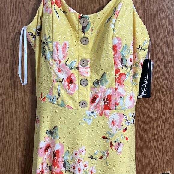 Summer dress - Picture 2 of 4